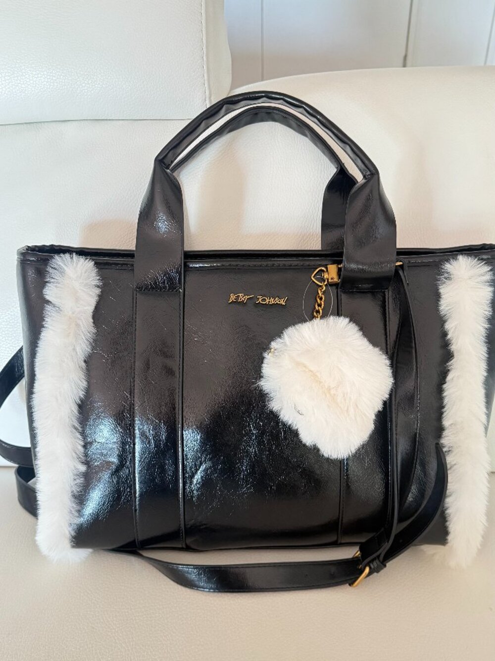 NWT BETSEY JOHNSON XOLUXE TOTE SHOULDER BAG BLACK W WHITE FAUX FUR TRIM & CHARM